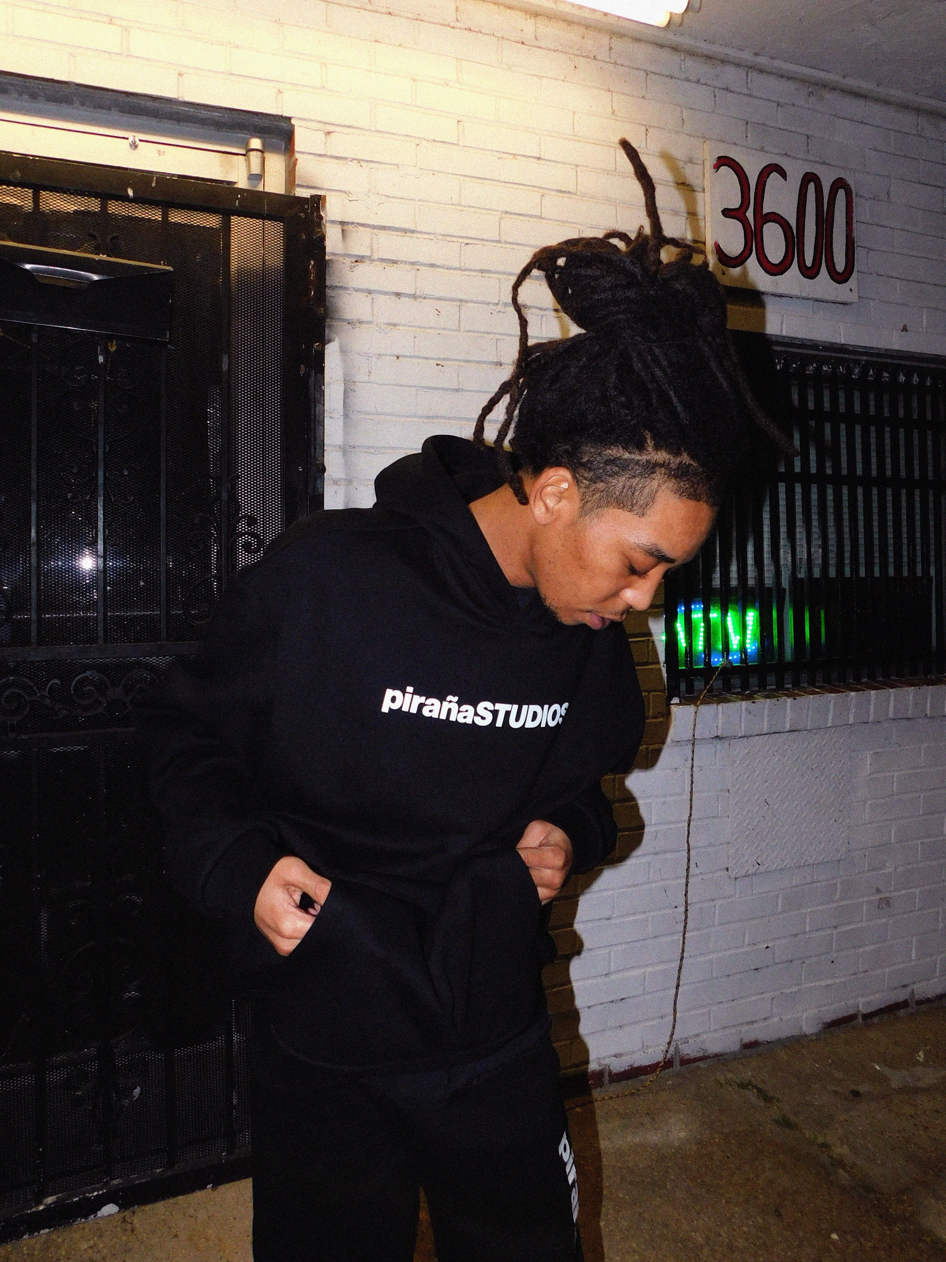 pirañastudios™ Flagship Pullover