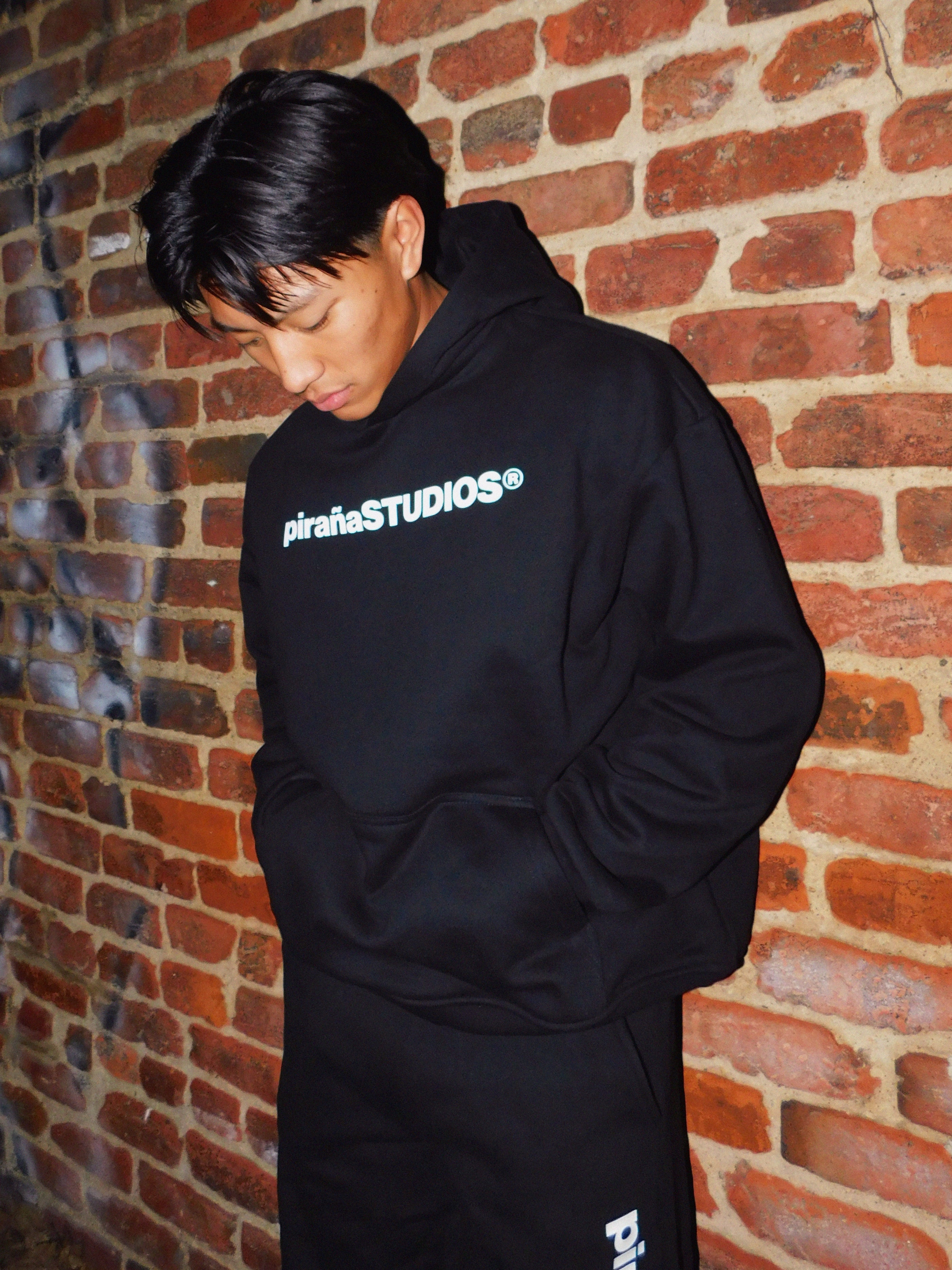 pirañastudios™ Flagship Pullover