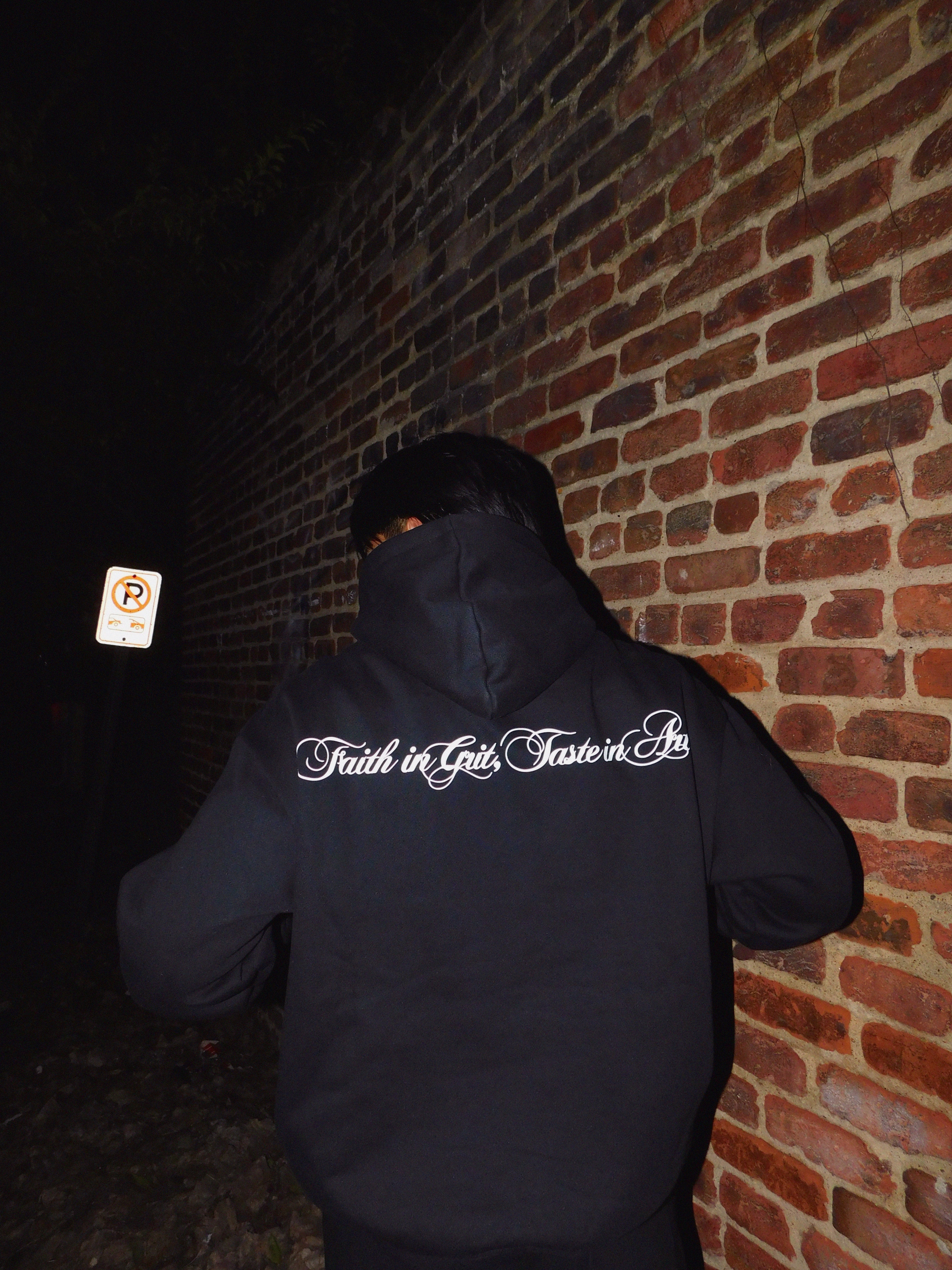 pirañastudios™ Flagship Pullover